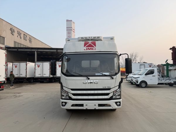 江铃凯运4米2鲜活海鲜水产运输车前视图