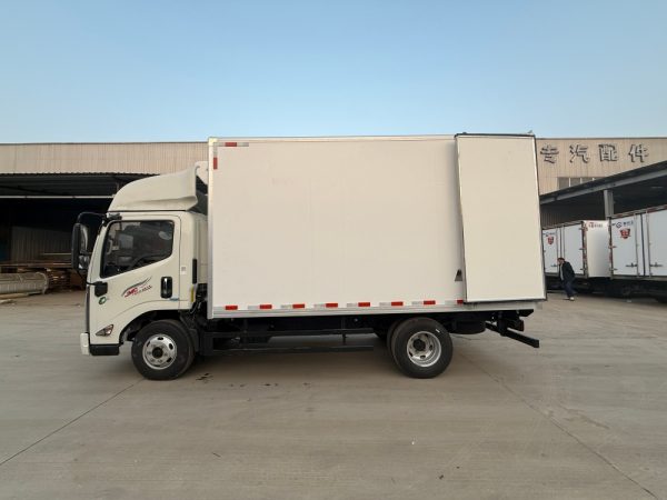 江铃凯运4米2鲜活海鲜水产运输车左侧视图