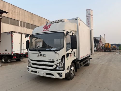 江铃凯运4米2鲜活海鲜水产运输车左前45度视图 江铃凯运4米2鲜活海鲜水产运输车左前45度视图